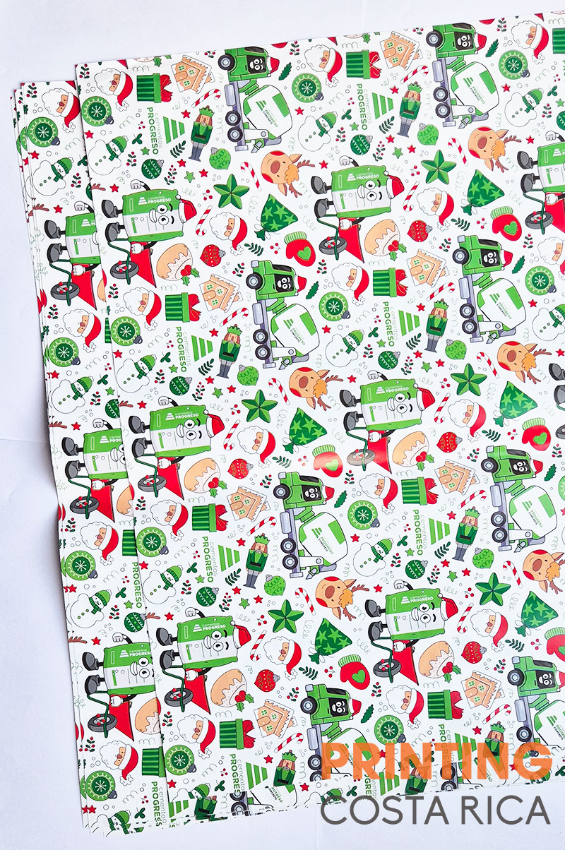 Foto donde se aprecia un papel regalo navideño