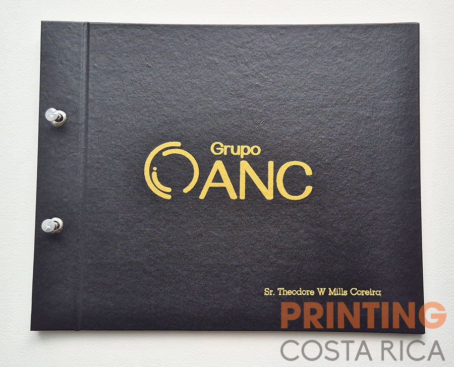 Portafolio en imitación cuero con estampado oro