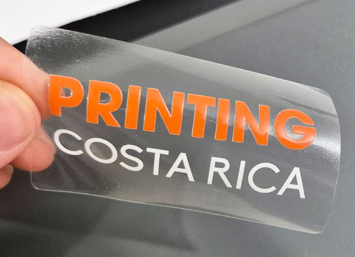 foto de sticker transparente con tinta blanca