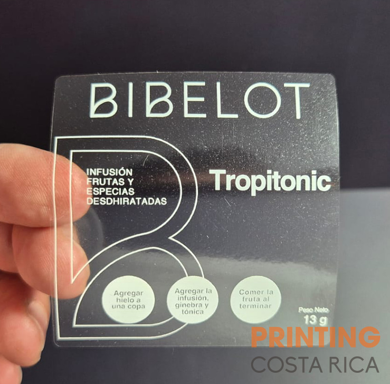 Foto de sticker calcomania transparente con tinta blanca con el logo de Bibelot