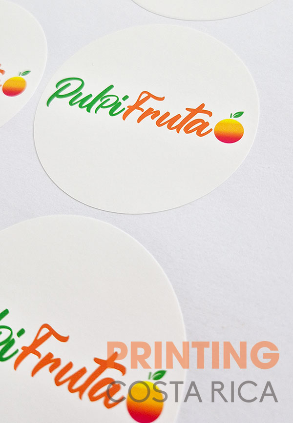 Fotografía de unas etiquetas para frutas hechos en vinil
